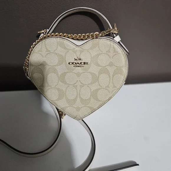 Coach Cream Heart-Shaped Women's Bag - Picture 3 of 6